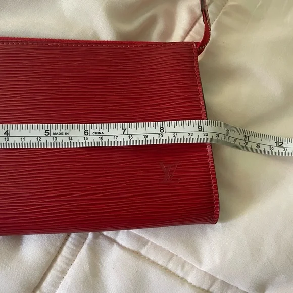 ❗️SOLD❗️Louis Vuitton Red epi Pochette - Picture 8 of 12
